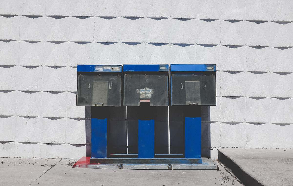 united states blue and black machine kiosk